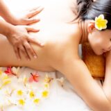 マッサージされる女性2